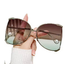 Load image into Gallery viewer, Glam
