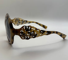 Load image into Gallery viewer, Wildly
