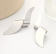 Load image into Gallery viewer, Twisty
