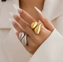 Load image into Gallery viewer, Waterdrop Ring
