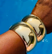 Load image into Gallery viewer, Gold Chunky Bangle
