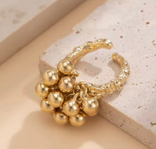 Load image into Gallery viewer, Gold Cluster Ring
