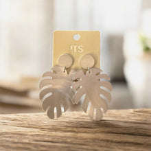 Load image into Gallery viewer, Ms. Palm Tree
