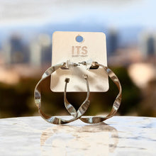 Load image into Gallery viewer, Twisted Rib Hoops
