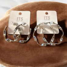 Load image into Gallery viewer, Twisted Rib Hoops
