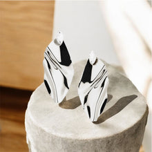 Load image into Gallery viewer, Metal Leaves

