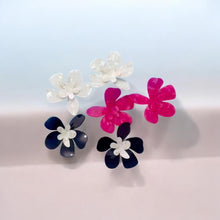 Load image into Gallery viewer, Chunky Floral

